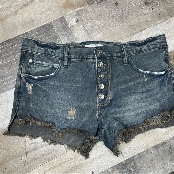 Free People Distressed Button Fly Black Jean Short size 27 - Picture 2 of 10